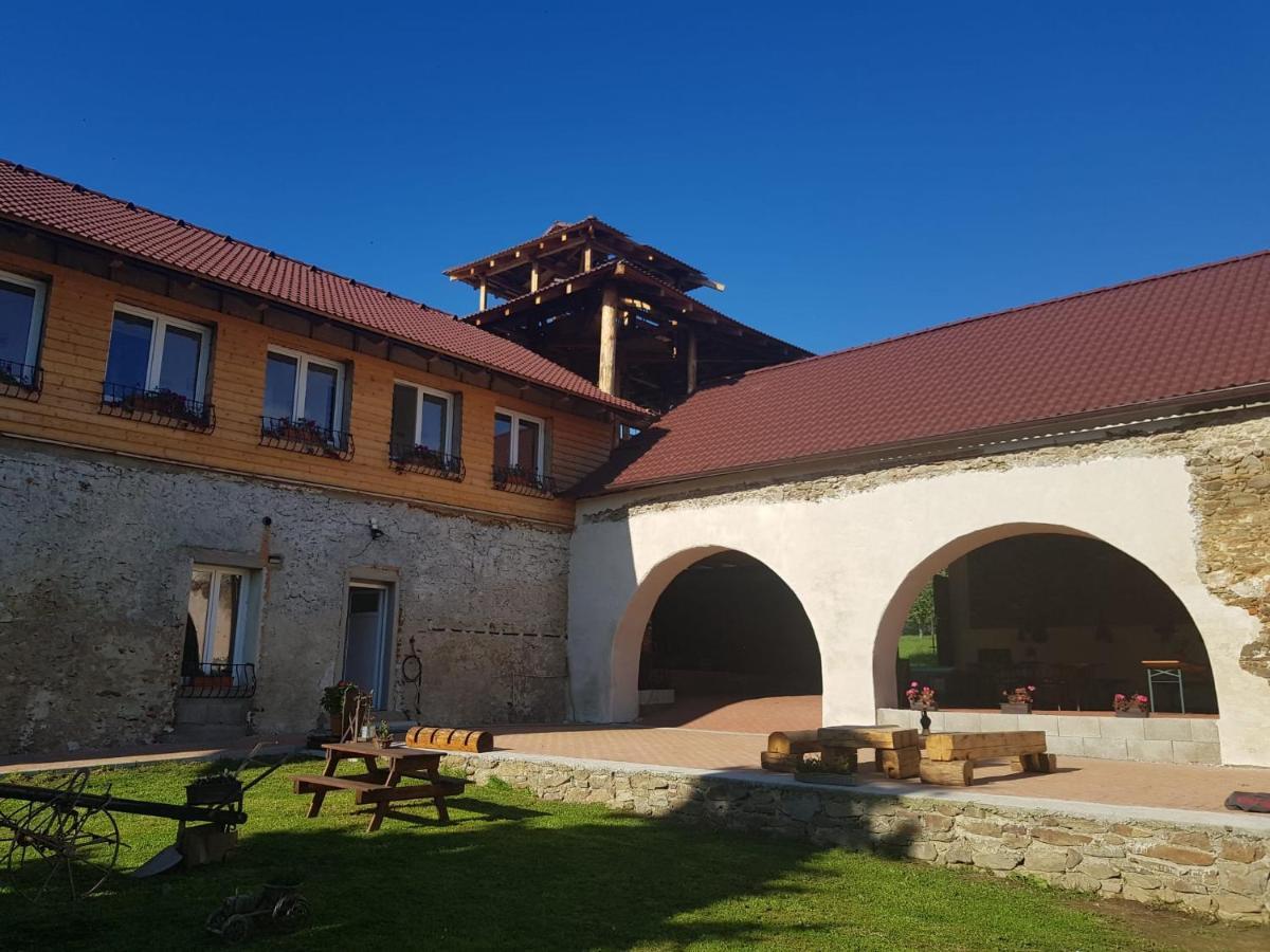 Penzion Tvrz Dub U Tabora Ratiborske Hory Luaran gambar